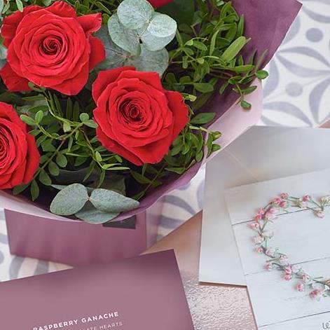 6 Red Rose Gift Box with Card and Chocolates
